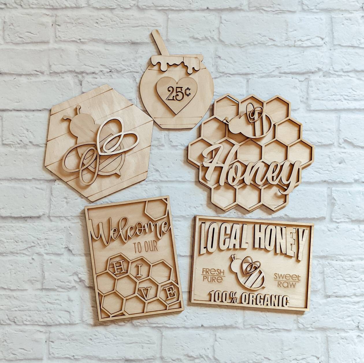 Huray Rayho Bee Wooden Sign Tiered Tray Decor Set of 3, 3D Raised Letter  Laser Cutting Bumble Bee Wood Block Spring Summer Farmhouse Home Kitchen